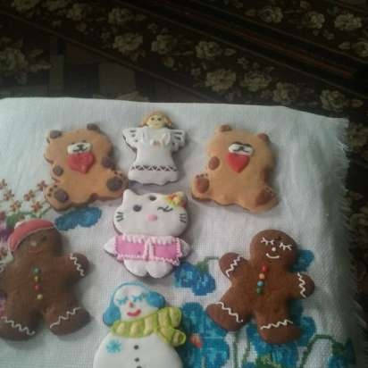 We decorate gingerbread cookies, cookies