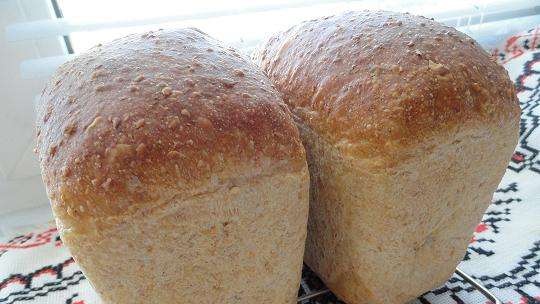 Pane con semola e semi di lino