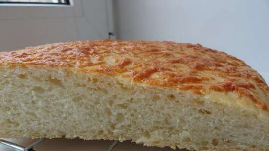 Bramborová focaccia se sýrem a pečeným česnekem