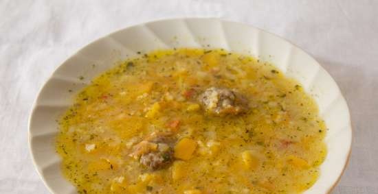 Zuppa di cavolo cappuccio con zucca, miglio e polpette