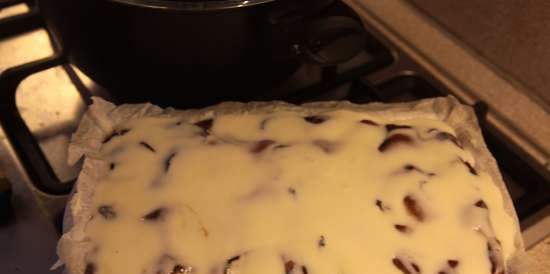 Pastel de ciruelas con relleno de crema agria