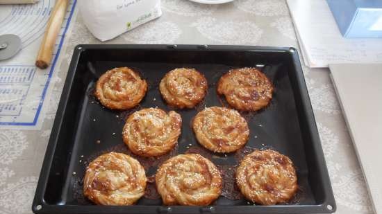 Quick puff pastry buns with chocolate