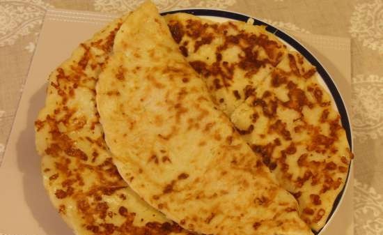 Khachapuri سريع بطريقة مختلفة في شواية ملامسة VVK