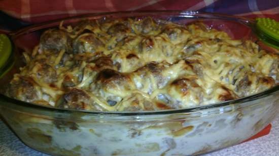 Potato-cabbage casserole with meatballs (Kartoffel-Sauerkraut-Auflauf mit Frikadellen)