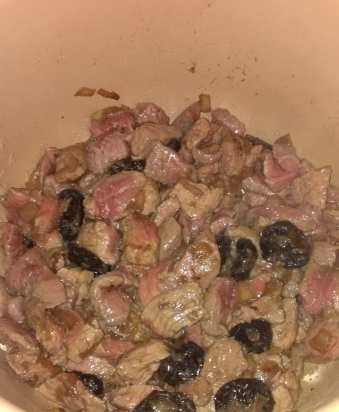 Beef with prunes and processed cheese (Brand 6050 pressure cooker)