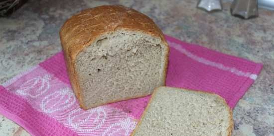 Pane Darnitsky con lievito eterno in una macchina per il pane