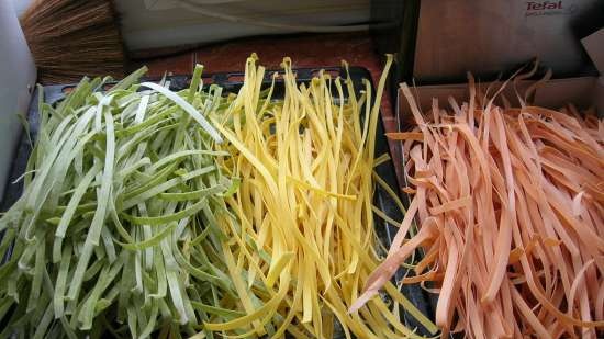 Tagliatelle fatte in casa, ravioli e tutto il necessario per prepararli