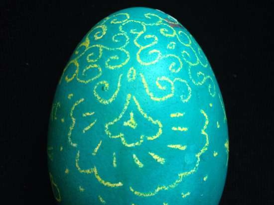 Coloring and decorating Easter eggs