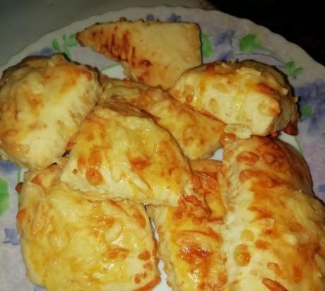 Mga scone ng keso