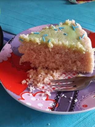 Pastel de gelatina en el microondas, olla de cocción lenta u horno