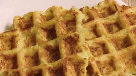 Ang patatas at squash waffle sa isang Jardeko waffle iron