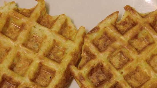 Ang patatas at squash waffle sa isang Jardeko waffle iron