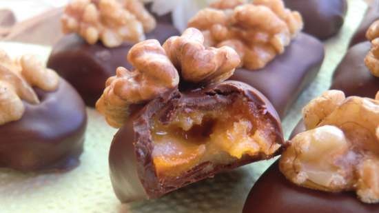 Candy aprikos praline med marsipan (Walnuss - Aprikosen - Pralinen mit Marsipan)