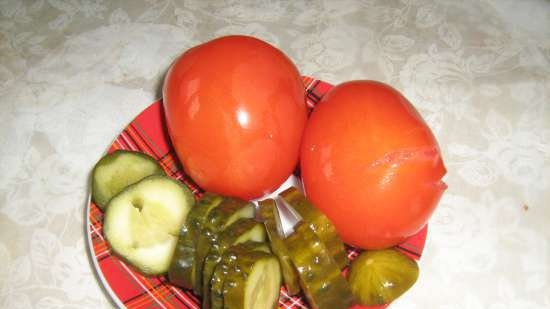 Cetrioli e pomodori, in scatola in acqua frizzante