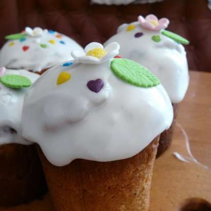 Easter cake on yolks (kneading dough in a bread maker)