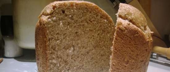 Pane grigio su birra leggera in una macchina per il pane