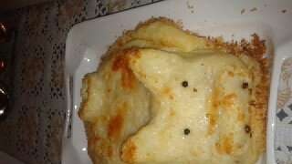 Casseruola di patate con crosta di formaggio