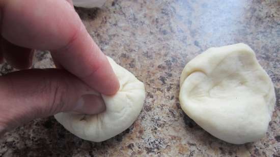 Pane di scimmia con salsa toffee, noci e frutta secca