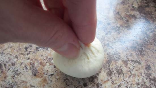 Pane di scimmia con salsa toffee, noci e frutta secca