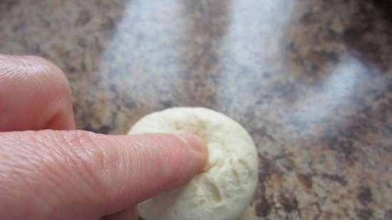 Pane di scimmia con salsa toffee, noci e frutta secca