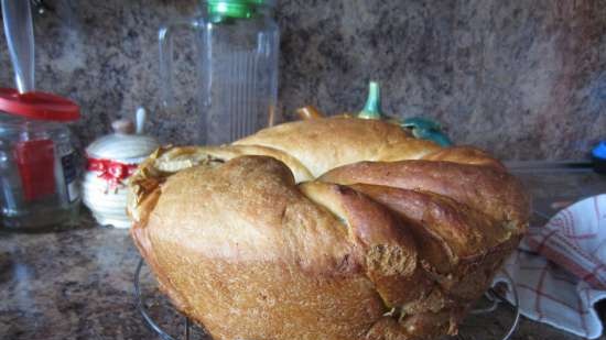 Kranz with boiled condensed milk and walnuts (on cold dough)