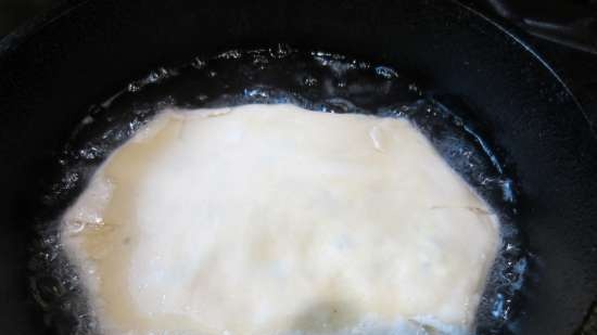 Tortillas fritte ripiene di ricotta e cipolle verdi