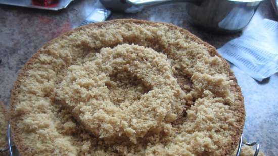 Torta di gelatina (torta) con ripieno di frutta e crema