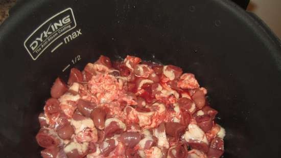 Lazy goulash of chicken hearts Serdeshny (multicooker)