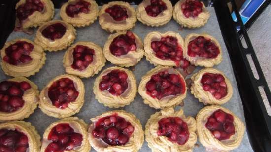 Bær shortbread kurver med smør vaniljesaus