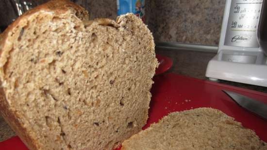 Pan de masa madre con nueces y granos sobre masa de papa con semillas