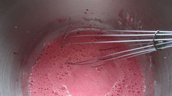 Shu cakes with custard and berry cream