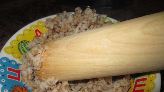 Pane di grano con farina di farro su lievito naturale di segale con porridge di cereali (al forno)