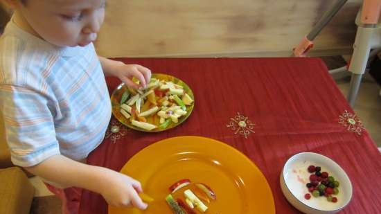 Dessert di frutta e bacche Costruiamo una casa insieme - cibo estivo per bambini