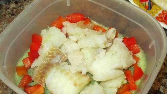 Bacalao en gelatina con espinacas y pimientos morrones con salsa agridulce