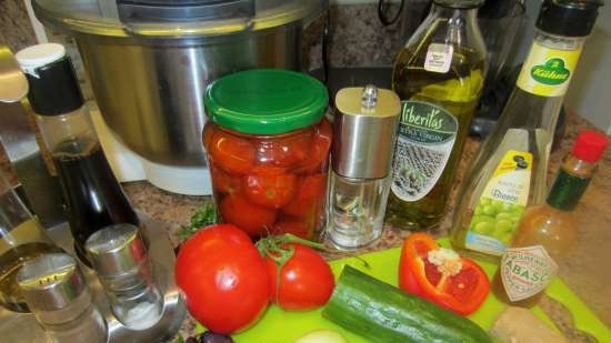 Gazpacho piccante con gelato piccante e tartare di verdure