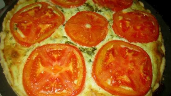 Shortcrust tart with curd and cheese filling, tomatoes and basil