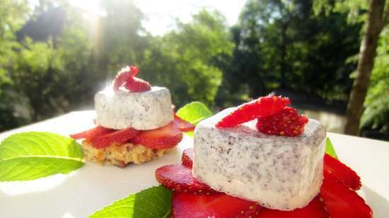 Mga tamad na stollen cake na may strawberry at musong binhi ng poppy