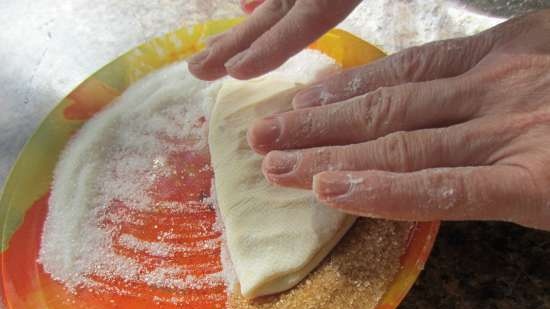 Galletas de azúcar elaboradas con masa de crema agria con sabor a lavanda