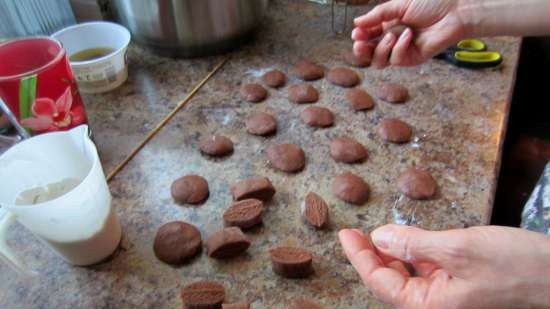 Galletas de mantequilla Shakhmatka, vainilla-chocolate con relleno de chocolate