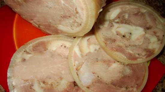 Ham met varkenshuid in de Belobok-hammaker zonder nitrietzout