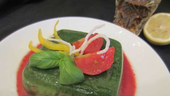 Jellied cod na may spinach at bell peppers na may matamis at maasim na sarsa