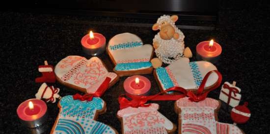 We decorate gingerbread cookies, cookies