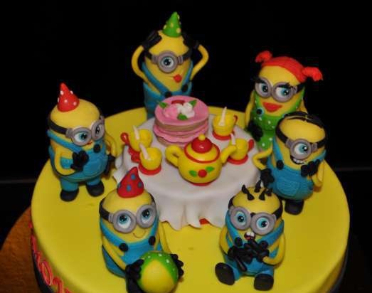 Despicable Me Cakes