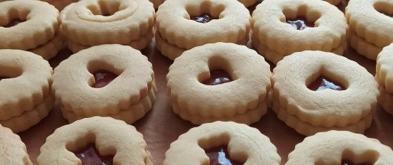 Shortbread with ganache and matcha tea