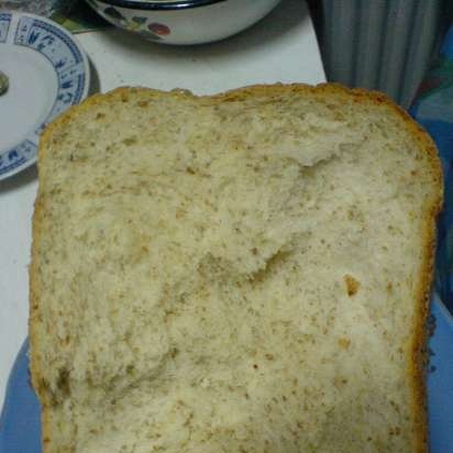 White bread with wheat grits