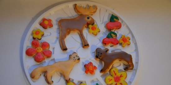 We decorate gingerbread cookies, cookies