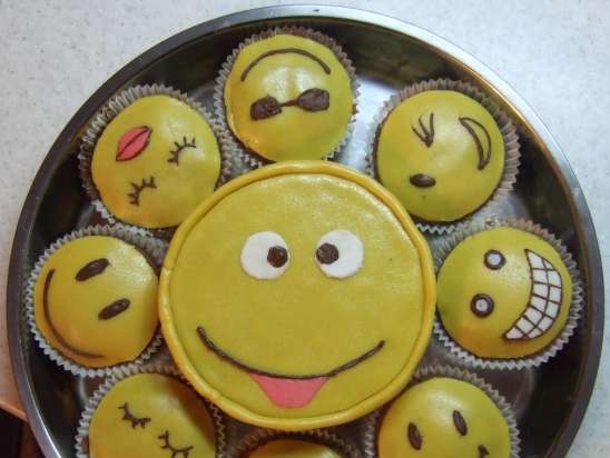 Smilies, sunshine (cakes)