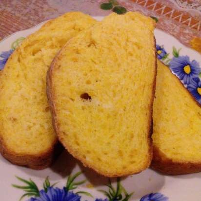 Sunny yeast pumpkin bread