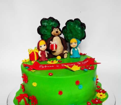 Mga cake batay sa cartoon na Masha at sa Bear