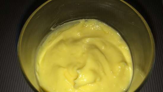 Crema de vainilla con frambuesas, miel y tomillo